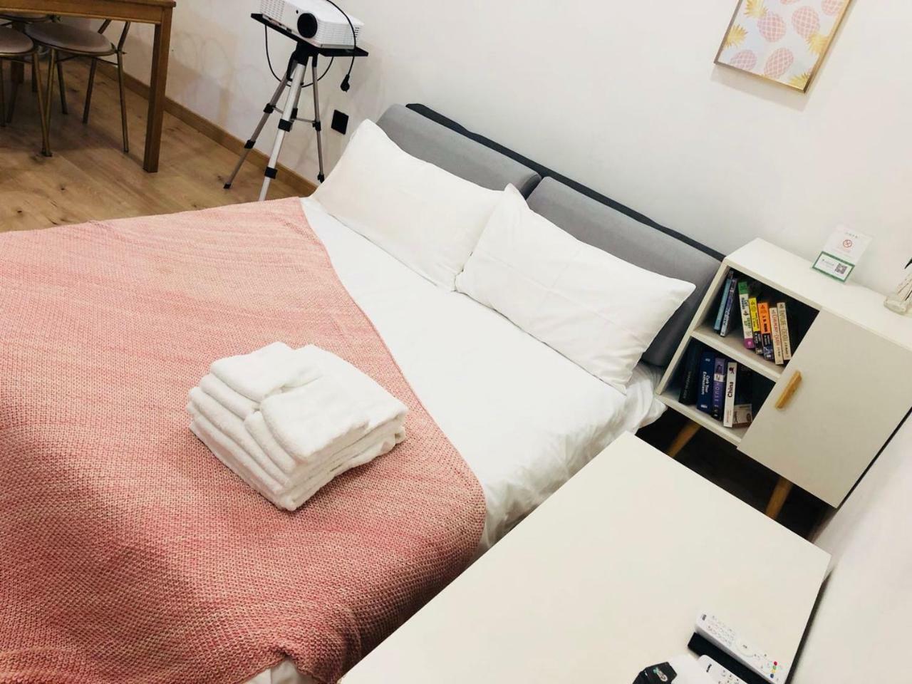 Henry'S Apartment - South Maoming Road Shanghai Bagian luar foto