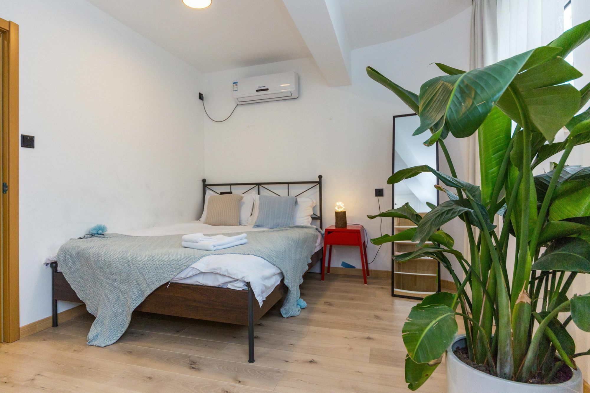 Henry'S Apartment - South Maoming Road Shanghai Bagian luar foto